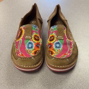 Excellent condition!Ariat Women's Floral Embroidered Loafers - Brown and Pink.